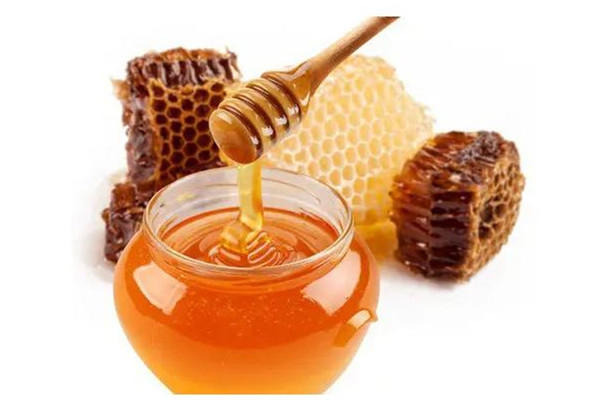 土蜂蜜产地哪里的最好 土蜂蜜买回来还用加工吗
