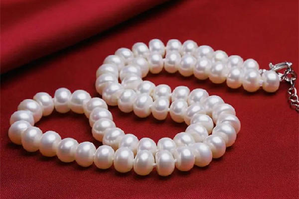 珍珠项链一般价格多少钱一条 珍珠项链哪个牌子的好