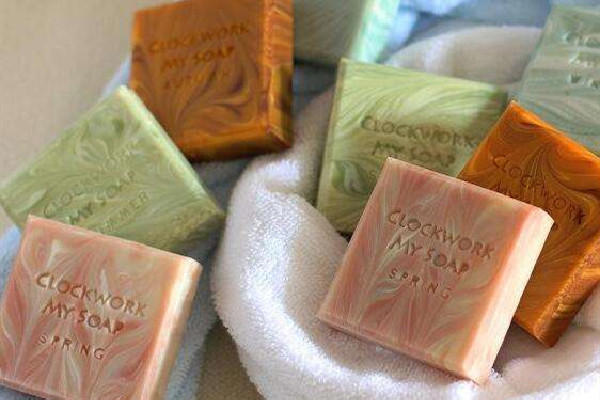冷制皂和热制皂的区别 冷制皂和热制皂哪个好