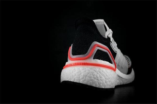 阿迪达斯ub19测评 ultraboost19脚感怎么样