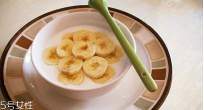 香蕉牛奶面膜用什么牛奶 六款常见的香蕉美白面膜