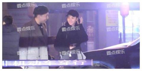 宋祖儿恋情疑曝光，同一名陌生的男子举止非常亲密的在北京逛街