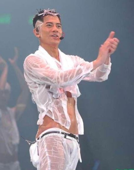 郭富城湿身演唱会 尺度之大令人瞠目结舌