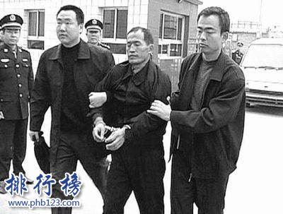 中国十大杀人魔:一个用轧面条机杀17人一个因口角杀12人