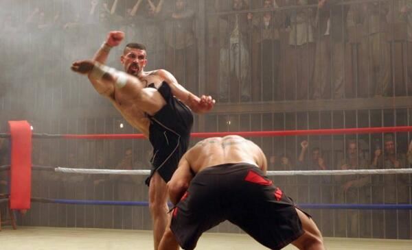 安东尼马库斯vs疯子阿兰·佩迪拉，一记扫腿让黑拳魔王命丧拳台