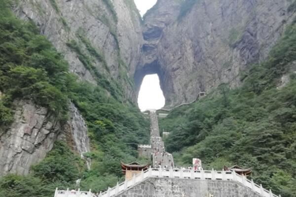 中国十大著名索道缆车景点，黄山索道上榜，第一世界最长