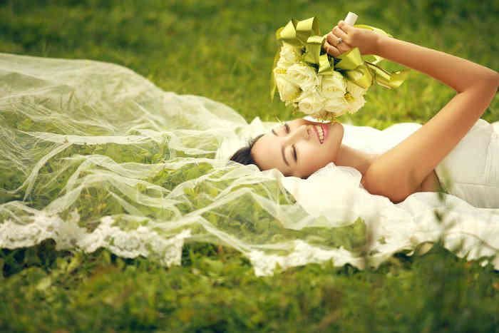 新娘怎么拍婚纱照自然？拍出好看婚纱照的技巧