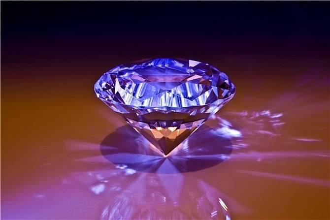 锆石和钻石的区别是什么？区分锆石和钻石的方法