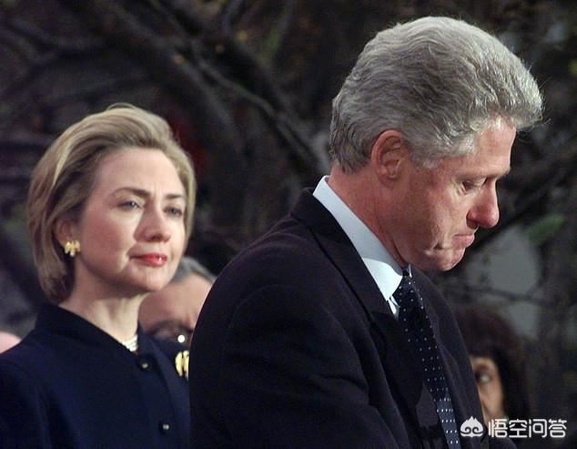 美国曾经的总统克林顿与莱温斯基搞婚外情，妻子希拉里为什么不与他离婚？