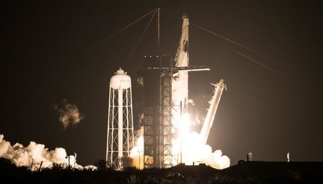 SpaceX将4名平民送入太空 飞行3天每90分钟绕地球一圈