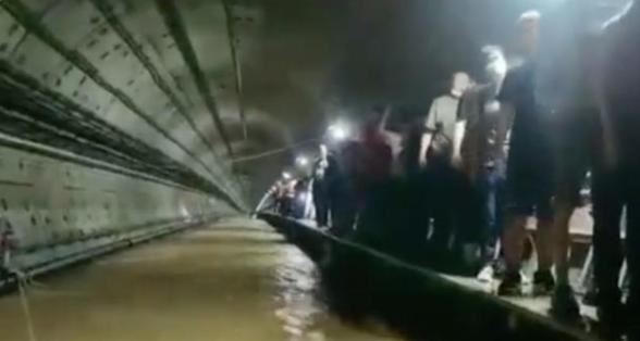 郑州地铁5号线生死营救 受困者口述:已做好出不去的准备
