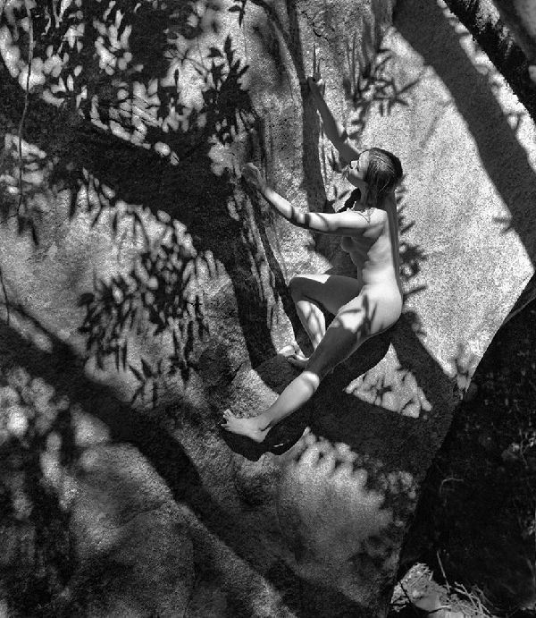 美国加州女性裸体攀岩（组图）