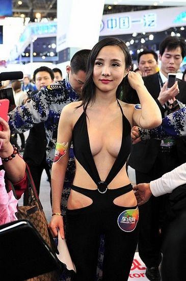 真空上阵春光乍泄的十大美女车模（图）