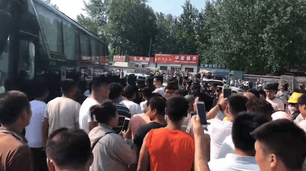 徐州一钢厂内发生“打斗“,警方出动直升机处理