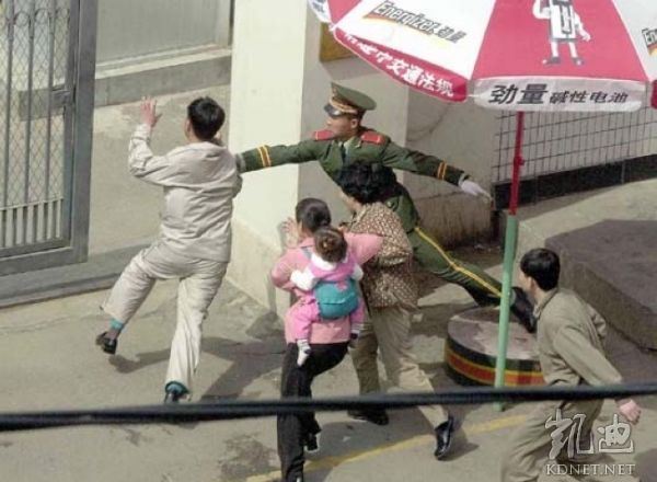 10年前强闯日本领事馆的北韩小姑娘