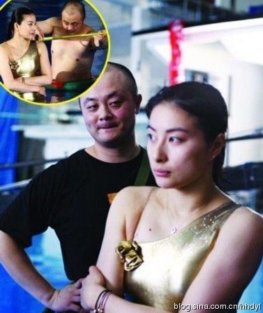 20大女星低胸翘臀秀美腿遭尾随偷瞄的尴尬瞬间(组图)
