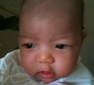 黄渤与老婆亲密照曝光很有夫妻相(图)