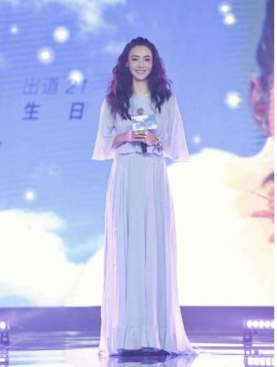 李湘产后十年难瘦张柏芝陈意涵产后迅速瘦身,三辣妈同框对比鲜明