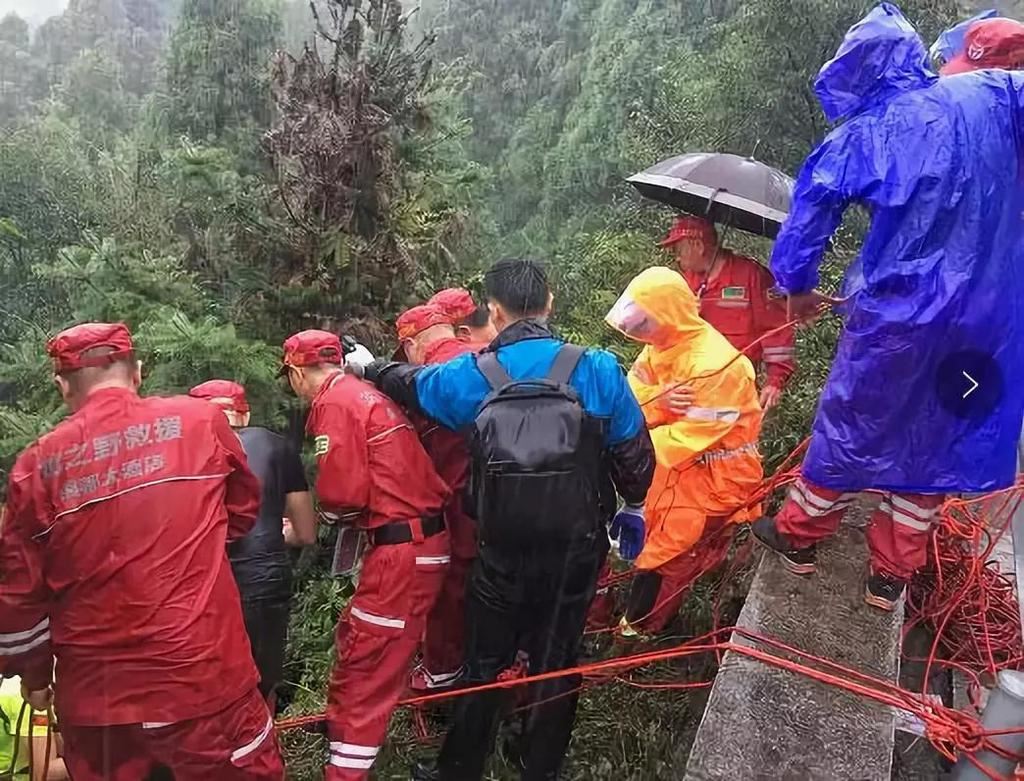 20岁女孩坐滴滴顺风车遇害，生前曾发微信求救！司机前一天刚被女乘客投诉……