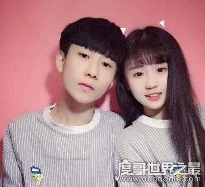 王乐乐杨清柠接吻24秒直播截图，两人18岁就有了孩子