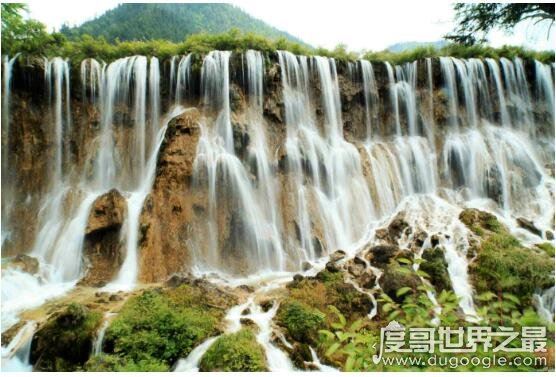 九寨沟最宽的瀑布，诺日朗瀑布(宽270米/高24.5米/海拔2365米)