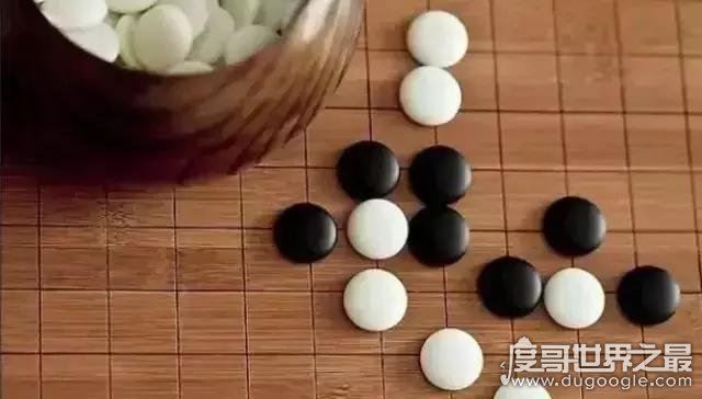 围棋棋盘共有几个交叉点，共361个交叉点（由19条纵横线构成）