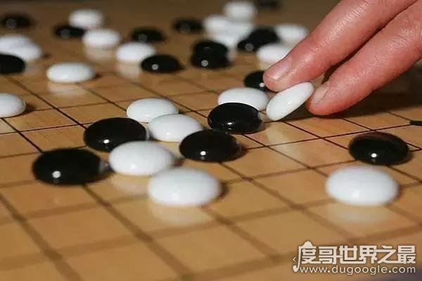 围棋棋盘共有几个交叉点，共361个交叉点（由19条纵横线构成）