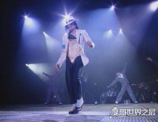 迈克尔杰克逊演唱会死了多少人，5000人晕倒数百人猝死