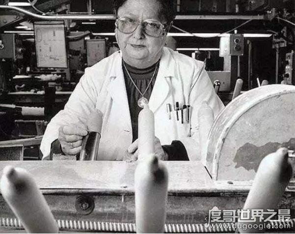 女性采精师亲自为男人撸管,取精场面相当火爆(附图)