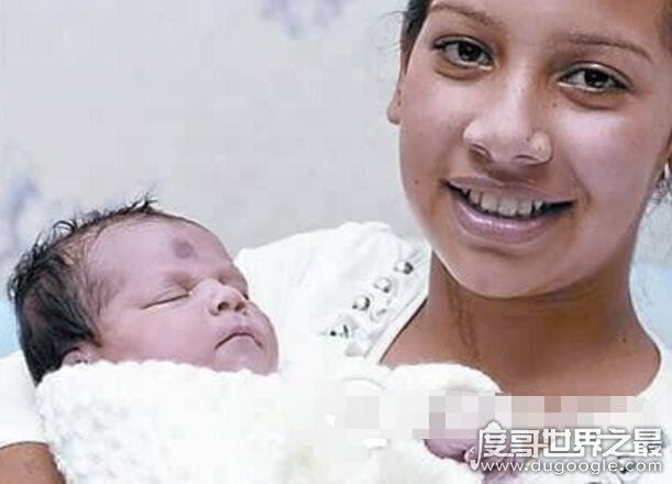 世界上10位最小的妈妈排名，秘鲁琳娜·梅迪纳5岁就当妈