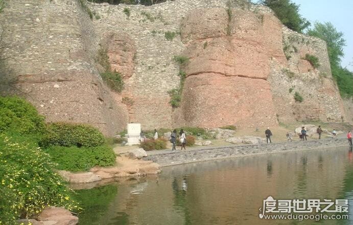 石头城是对我国哪座城市的美称，历代王朝的京都南京(也叫金陵城)