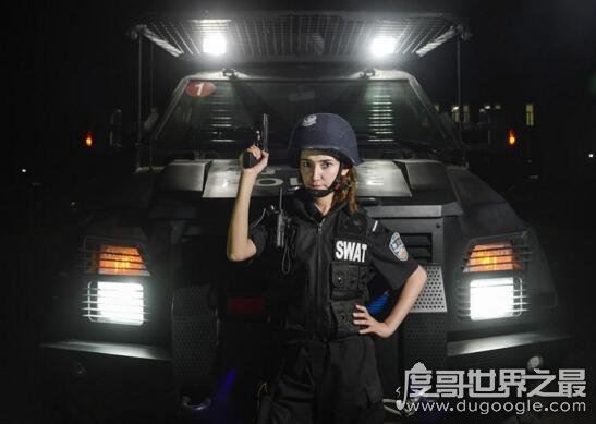 新疆最美女特警走红，迪丽热巴·牙合甫惊艳照片