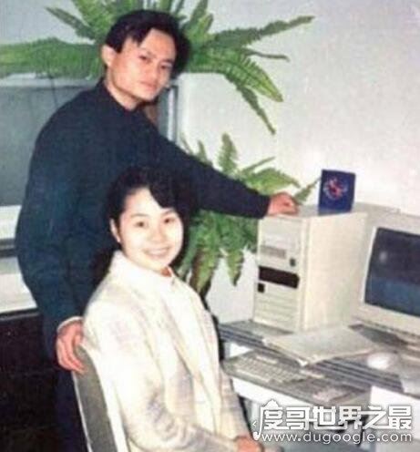 马云一家四口图片,儿子帅气/女儿清纯漂亮(妥妥的人生赢家)