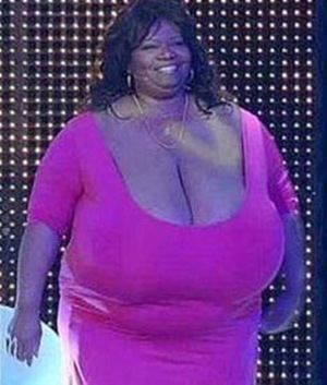 世界胸部最大的女人盘点，第一名的胸重达36斤(罩杯102zzz)