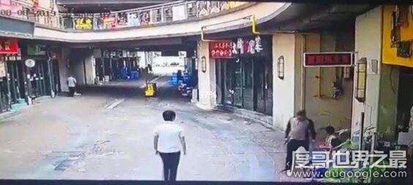 苏州商业街爆炸，致两名男子受伤(相邻两店铺也被炸毁)