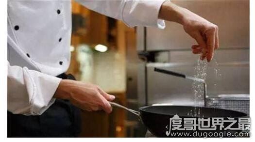 味精是哪国人发明的，日本的池田菊苗(由海带汤受到启发研制的)