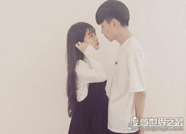 王乐乐杨清柠接吻24秒视频截图，未成年生子后残忍抛弃