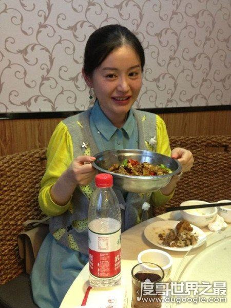 小仙女柏雪事件回顾,半夜突然自残咬破手指(双目无神/口吐白沫)