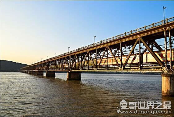 钱塘江大桥是谁设计的，是由中国桥梁专家茅以升主持设计的