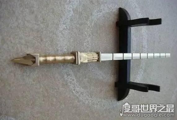 狄仁杰的亢龙锏,不能直接伤人身体却是所有兵器的克星