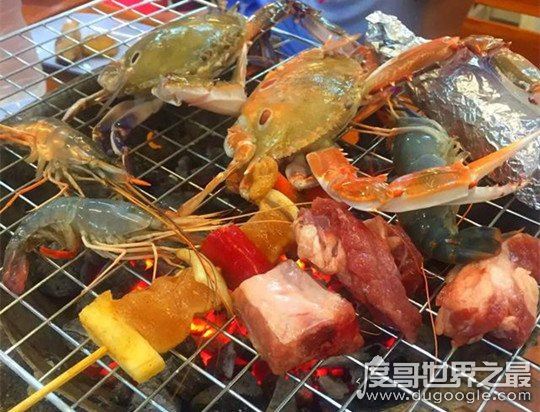 日常说的bbq是什么意思，指户外烧烤(来源于法国海盗的烤全羊)