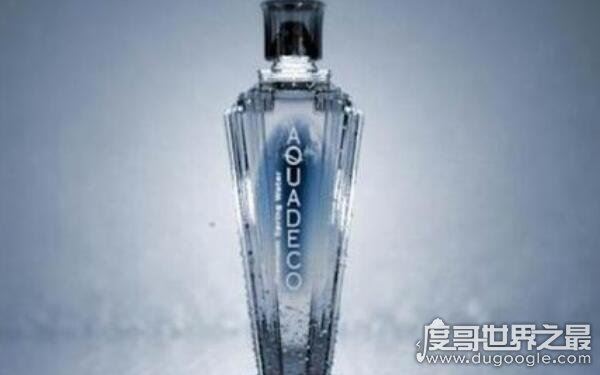 世界上奢侈矿泉水,Fillico售价每瓶100美元(瓶身用水晶装饰)