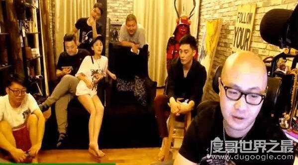 熊猫TV主播刘杀鸡是谁，房地产富二代刘万鑫叫板王思聪