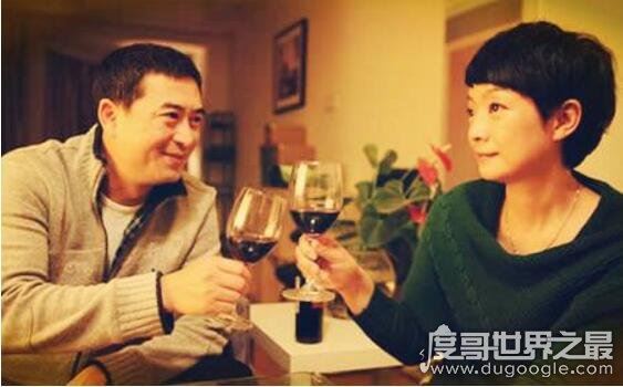 张嘉译的老婆是谁,张嘉译老婆王海燕去世是假的