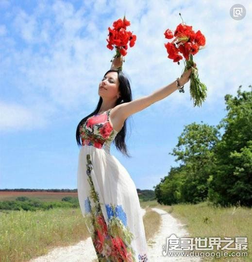 “罂粟皇后”库喜娜卡吉利,颜值实力并存(糯康组织二当家)