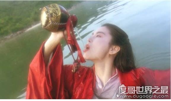 东方不败是男是女,原本是男人(在挥刀自宫后变得不男不女)