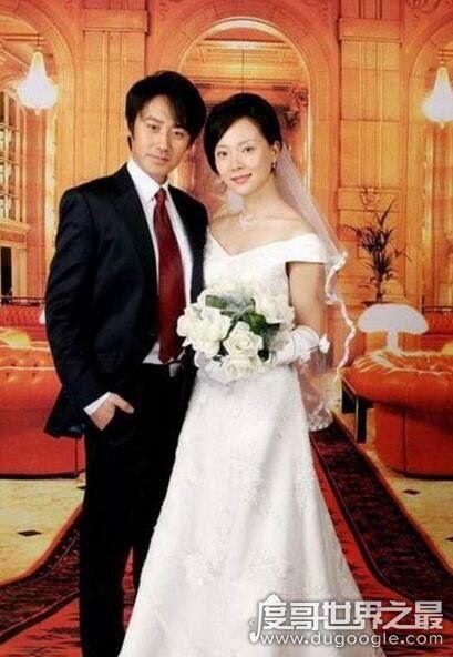 吴秀波老婆何震亚照片曝光，朴素的外表惹人心疼(图)