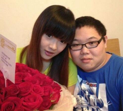 pdd女朋友沈灵敏扔蛇门,pdd最落魄时期不离不弃