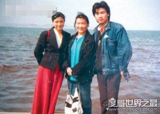柳云龙妻子徐欣照片，大学同学结婚多年育有一女