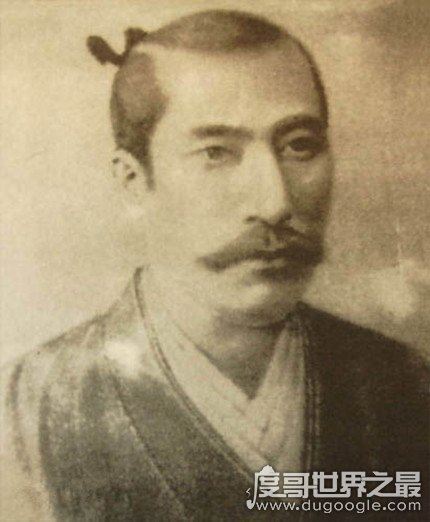 日本人最爱的历史人物，织田信长怎么死的(部下叛变而自杀)